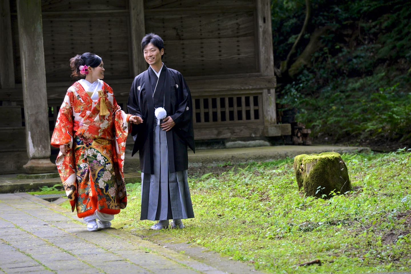 青海神社で結婚式の花嫁