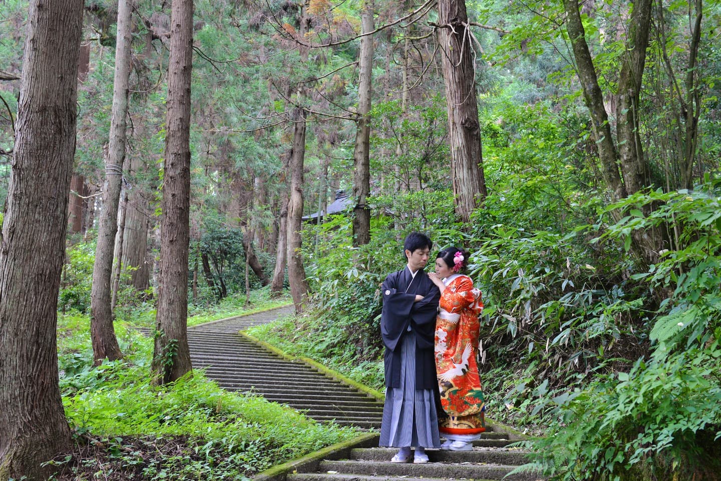 青海神社で結婚式の花嫁