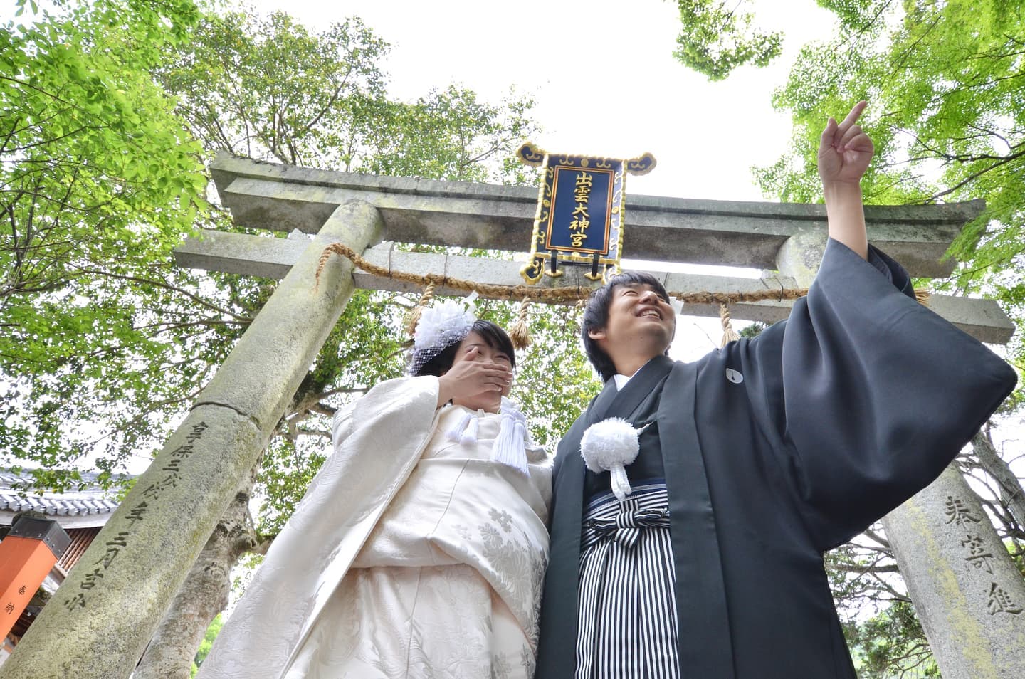 出雲大神宮で結婚式の新郎と花嫁