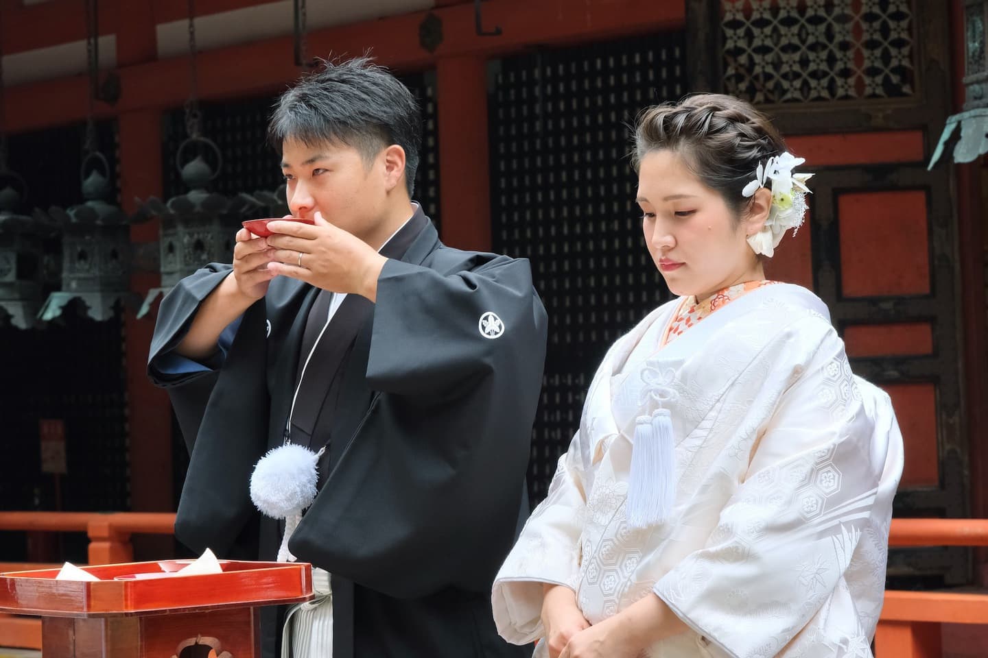 談山神社で結婚式の花嫁さんと新郎