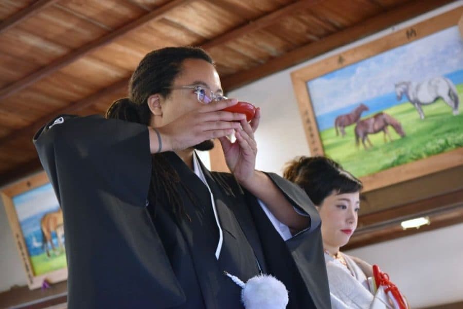 往馬大社で白無垢で結婚式の花嫁