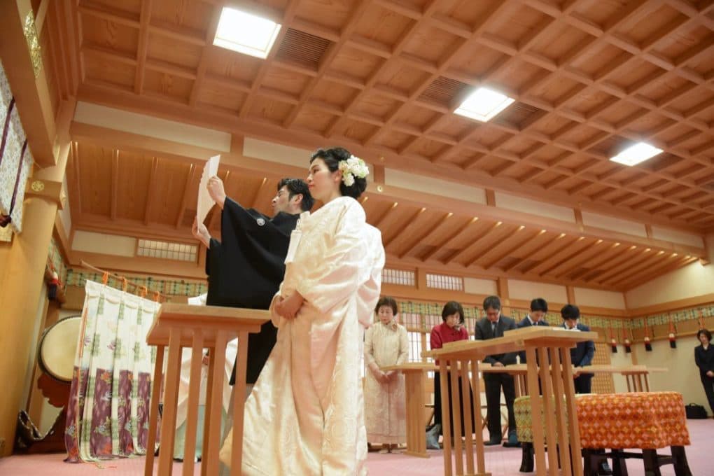 大神神社で白無垢で結婚式の花嫁