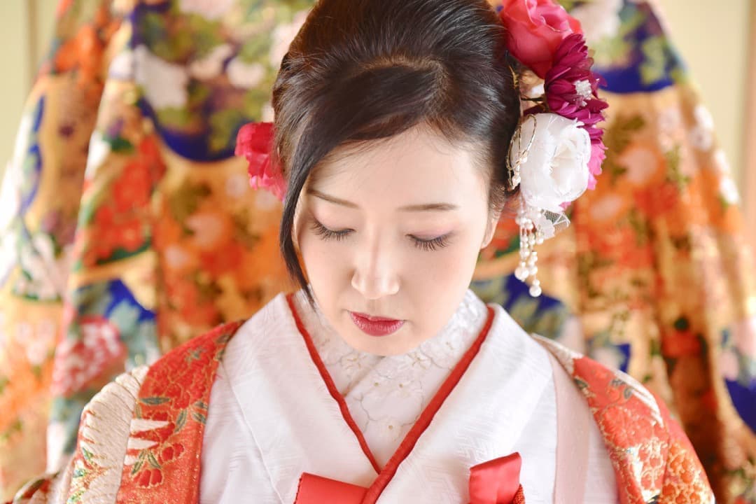 大神神社で結婚式の新郎と花嫁