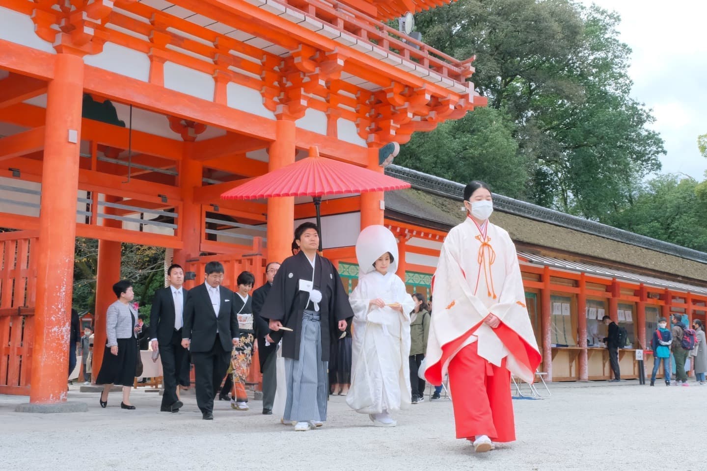 和装衣装で下鴨神社で結婚式の写真