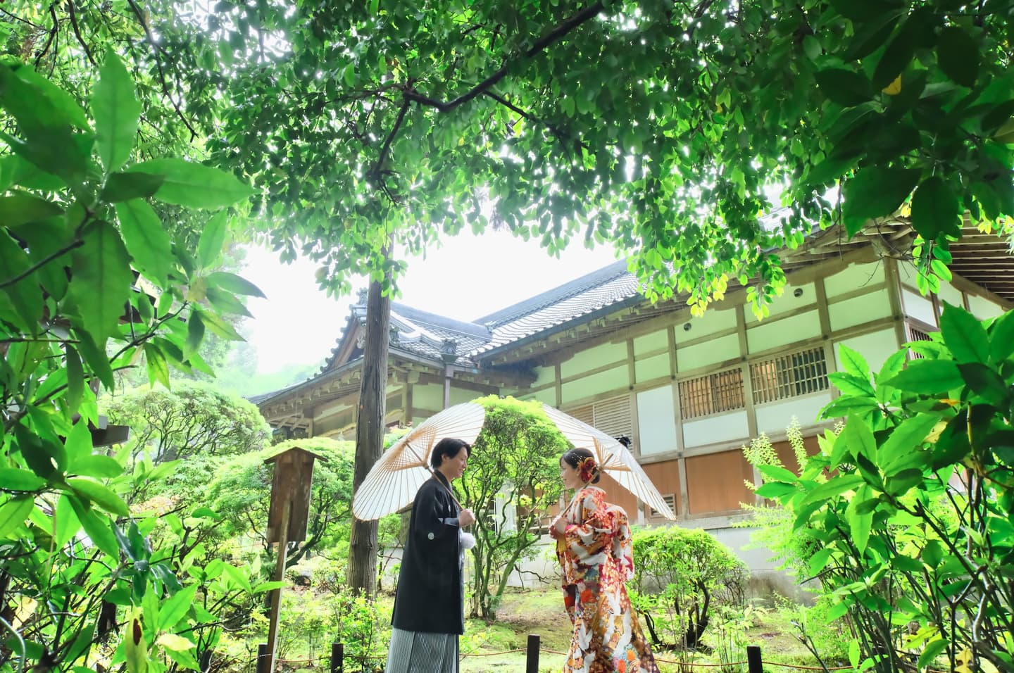 和装衣装で大神神社で結婚式の写真