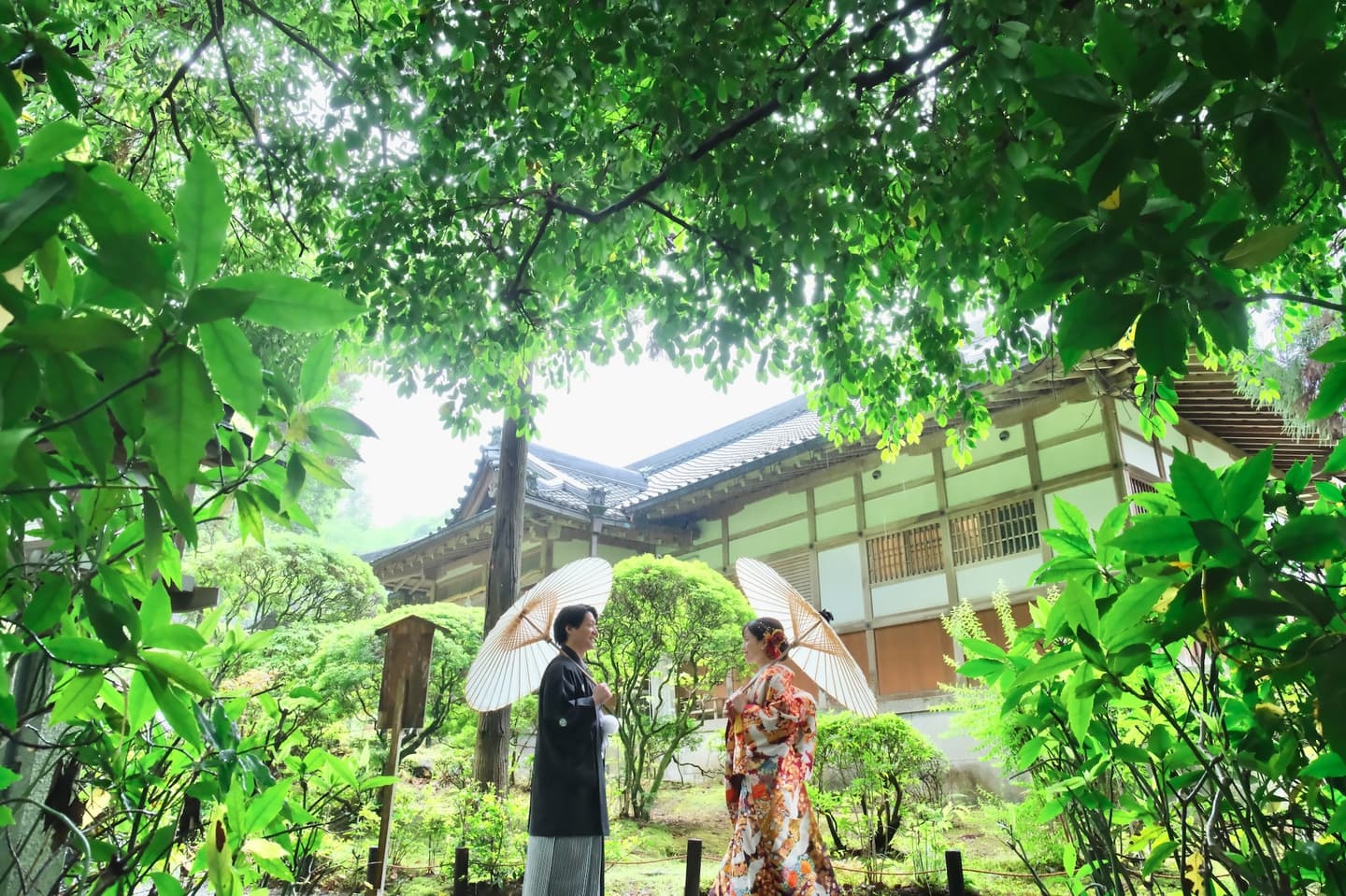 和装衣装で大神神社で結婚式の写真
