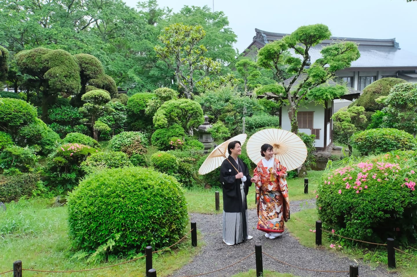 和装衣装で大神神社で結婚式の写真