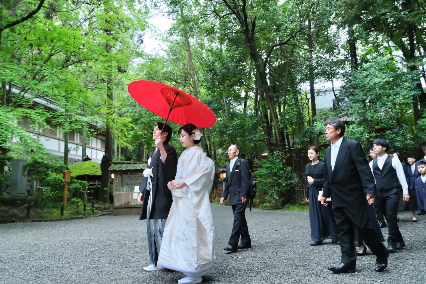 和装衣装で大神神社で結婚式の写真