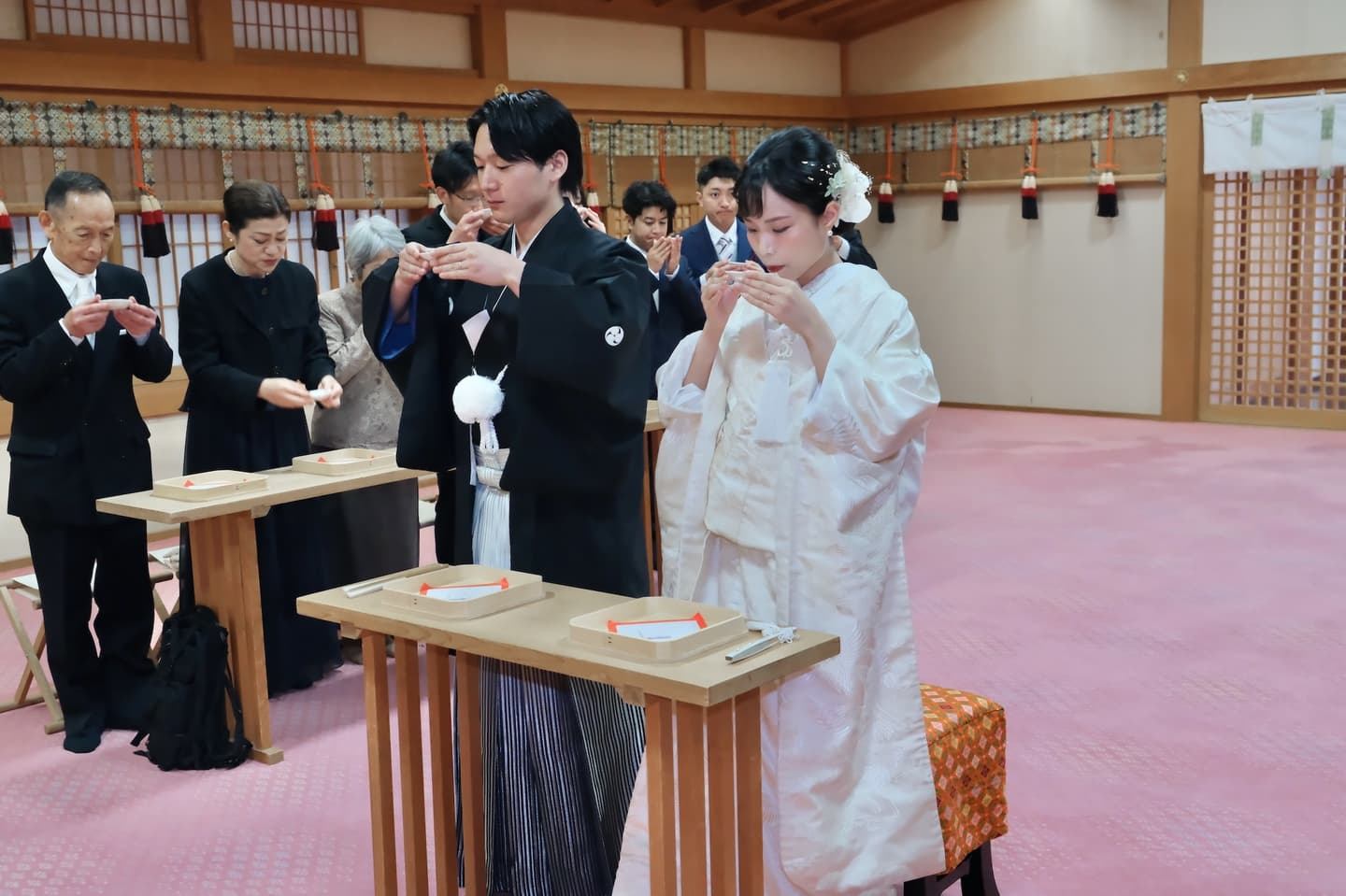 和装衣装で大神神社で結婚式の写真
