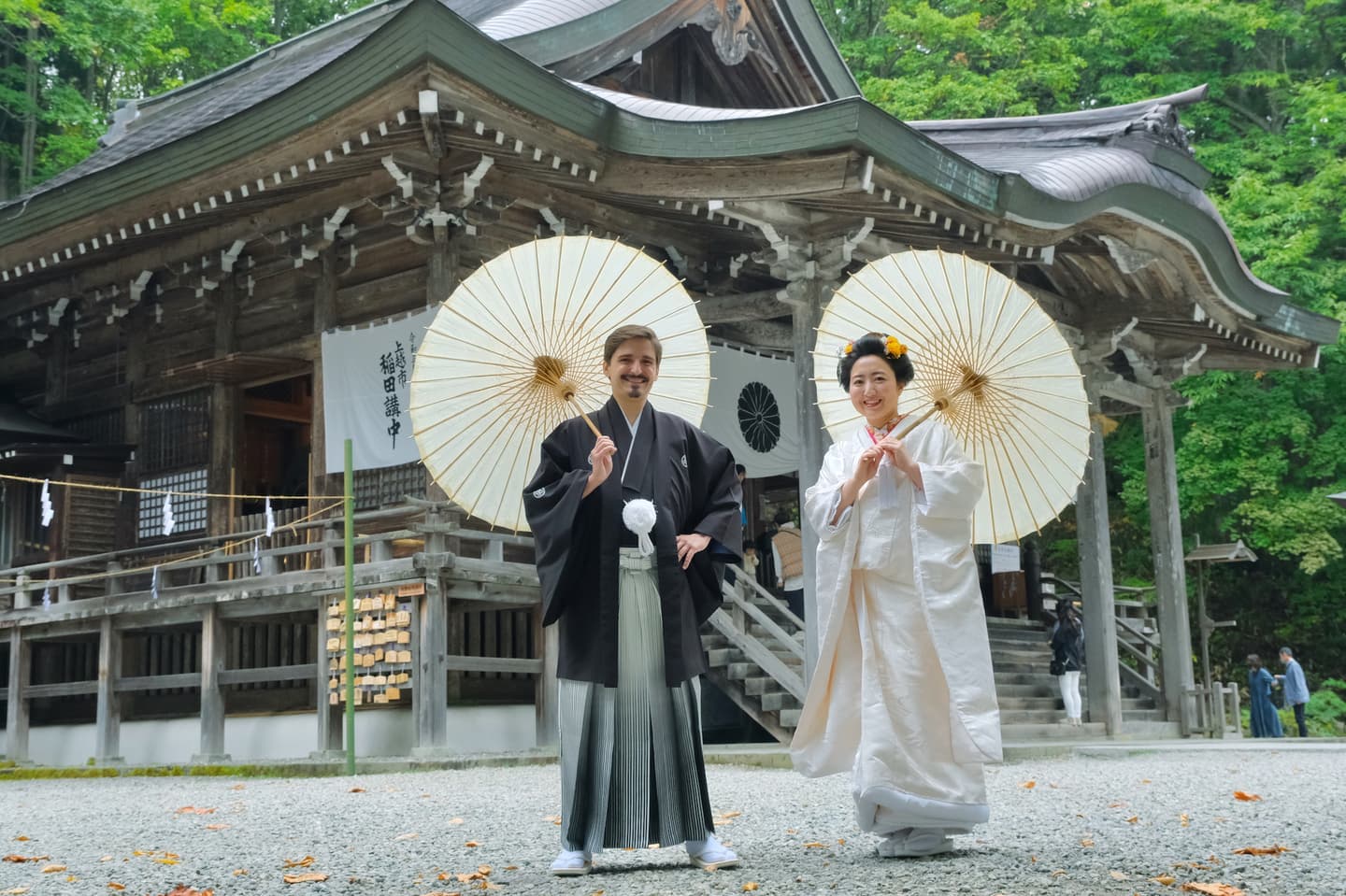 戸隠神社で結婚式の花嫁