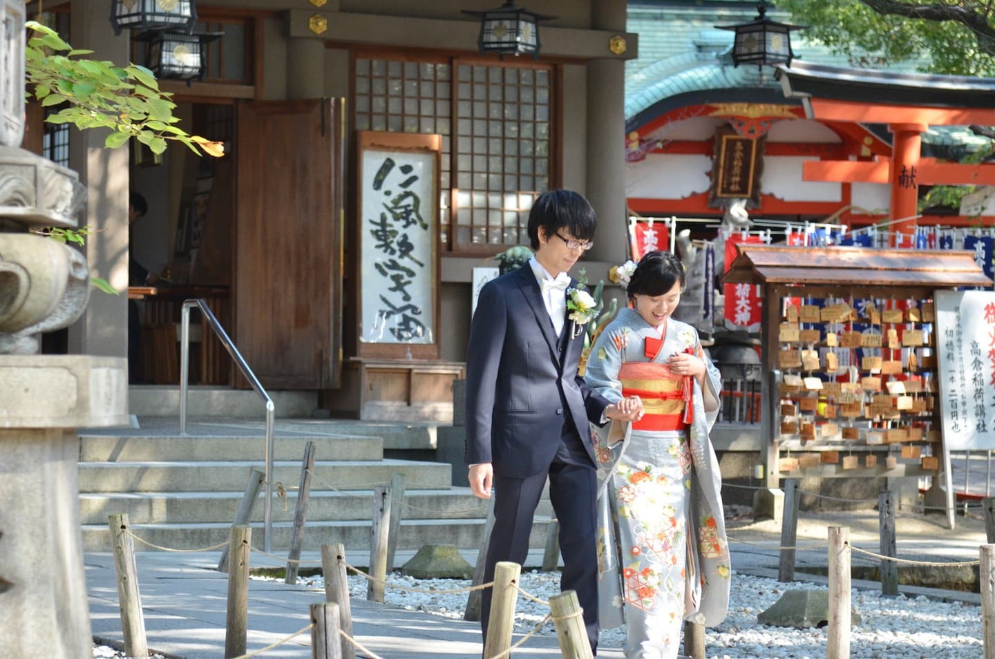 高津宮で結婚式の新郎と綿帽子の花嫁