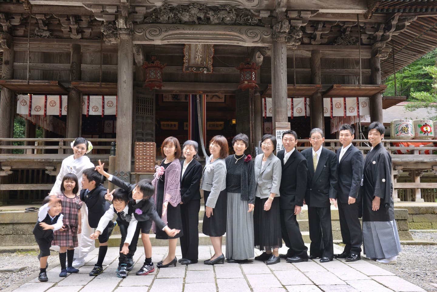 青海神社で結婚式の花嫁