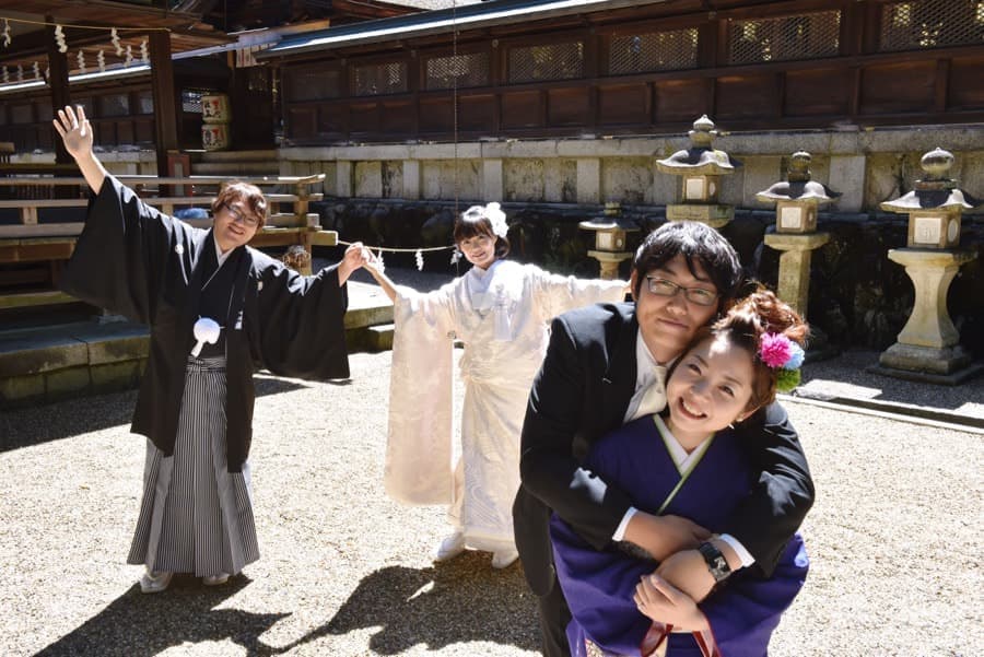 神社で神前結婚式の挙式当日の写真