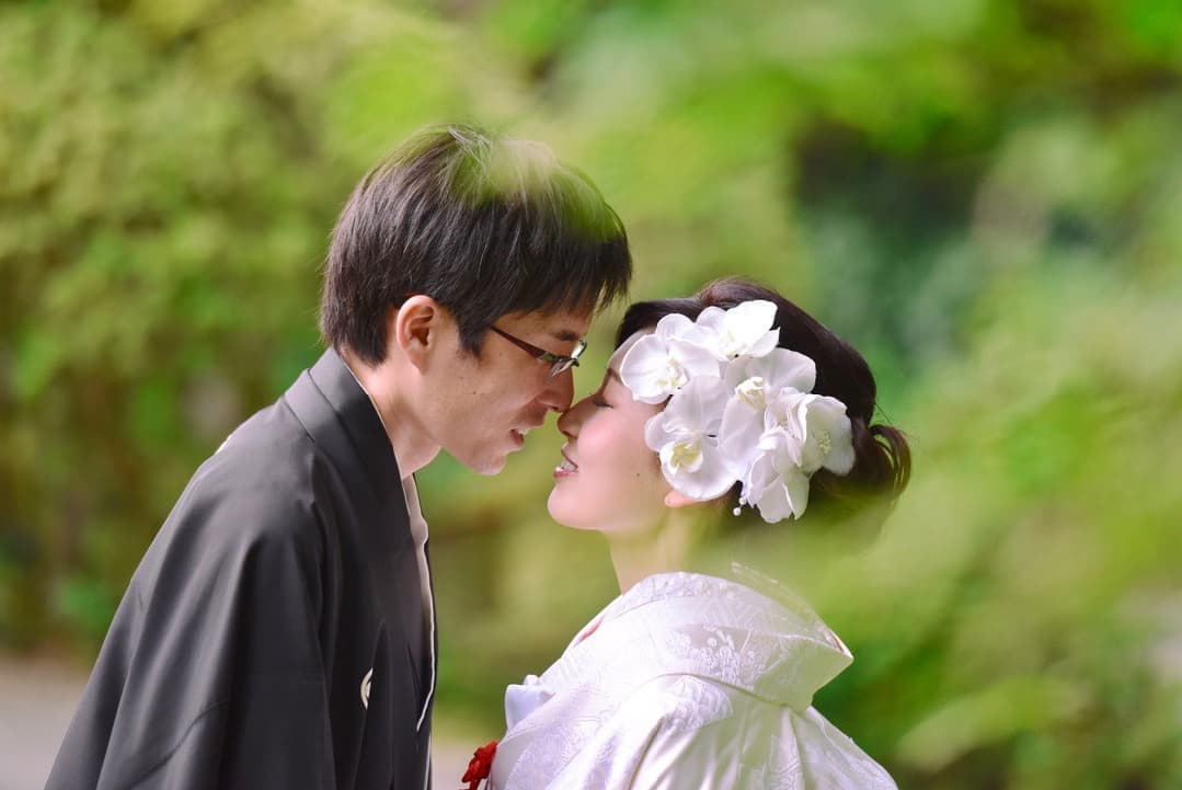 大神神社で白無垢綿帽子で結婚式の写真