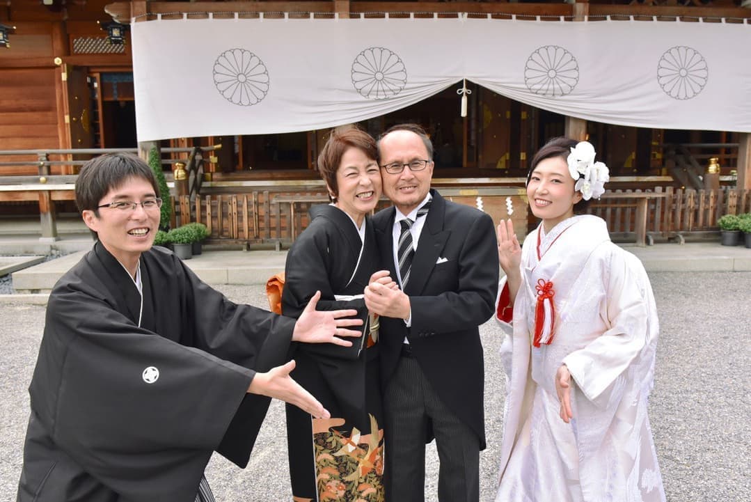 大神神社で白無垢綿帽子で結婚式の写真