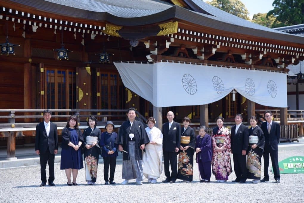 大神神社で結婚式の白無垢の花嫁