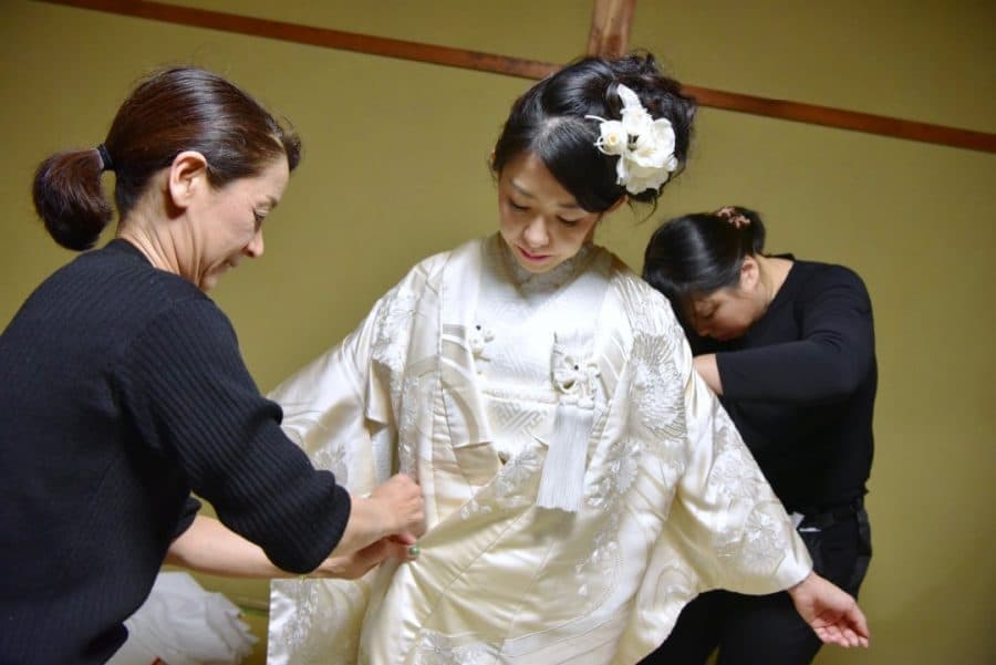 春日大社で結婚式の花嫁