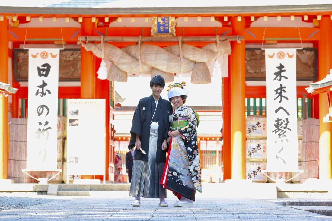 熊野速玉大社で結婚式の新郎と花嫁
