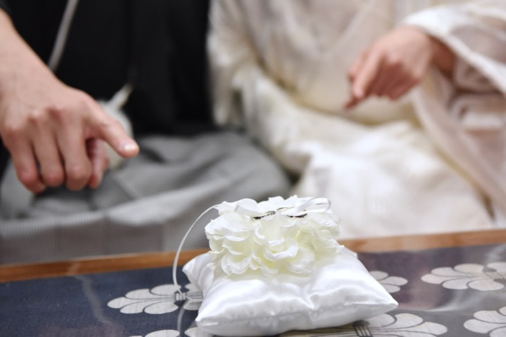 大神神社で白無垢で結婚式の花嫁