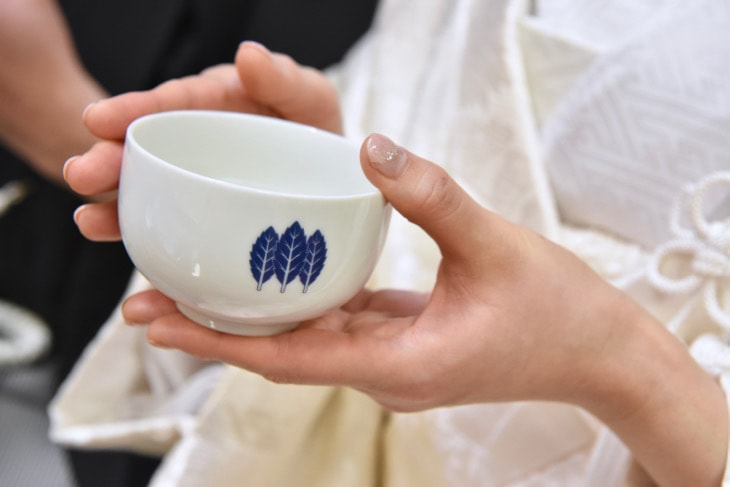 大神神社で白無垢で結婚式の花嫁