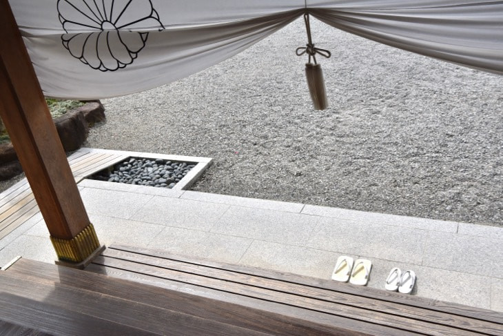 大神神社で白無垢で結婚式の花嫁