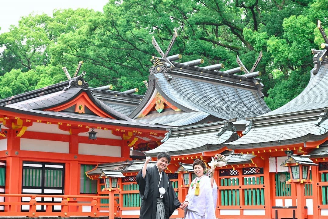 熊野速玉大社で結婚式の新郎と花嫁