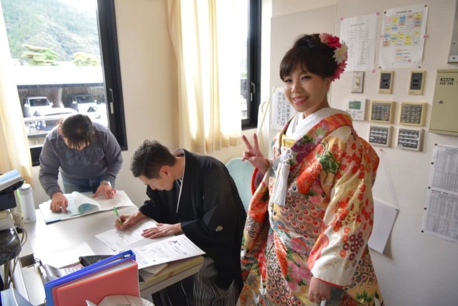 熊野本宮大社の結婚式の白無垢綿帽子