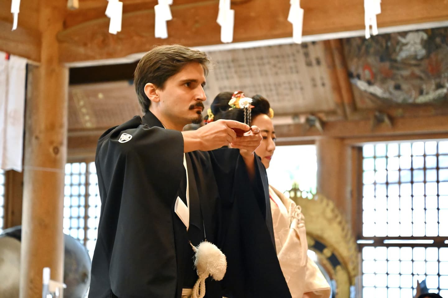 神社で結婚式の和装花嫁の写真