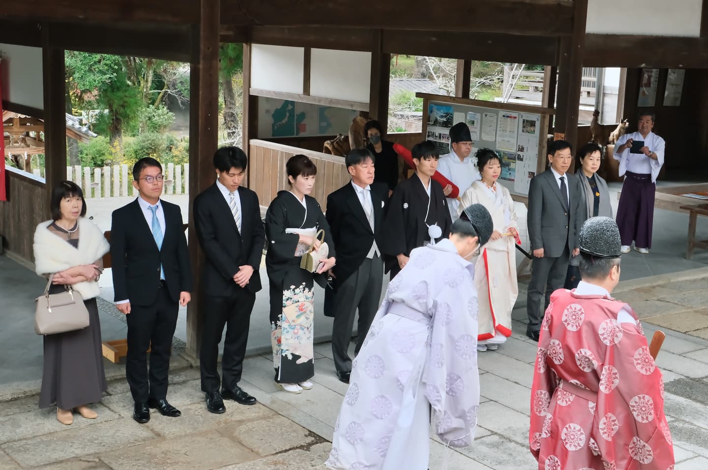 神社で結婚式の和装花嫁の写真
