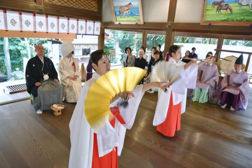 往馬大社で結婚式の白無垢の花嫁