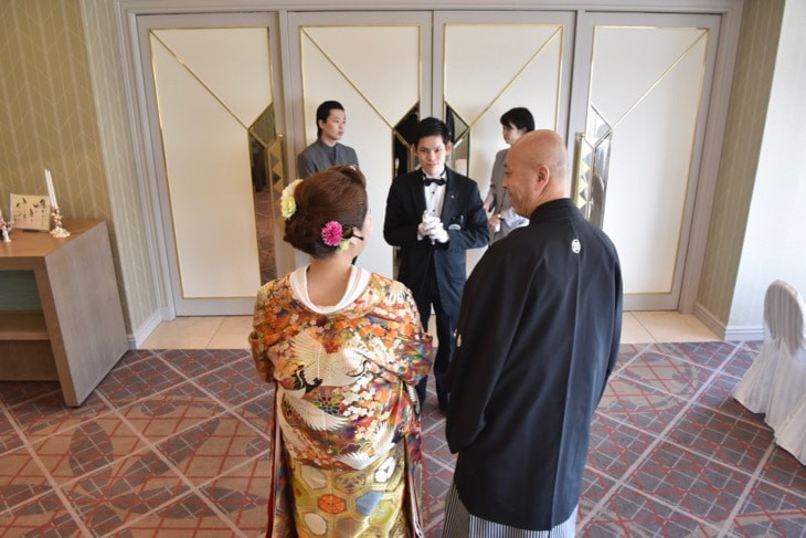 難波八坂神社の結婚式の洋髪白無垢