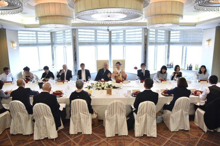 難波八坂神社の結婚式の洋髪白無垢