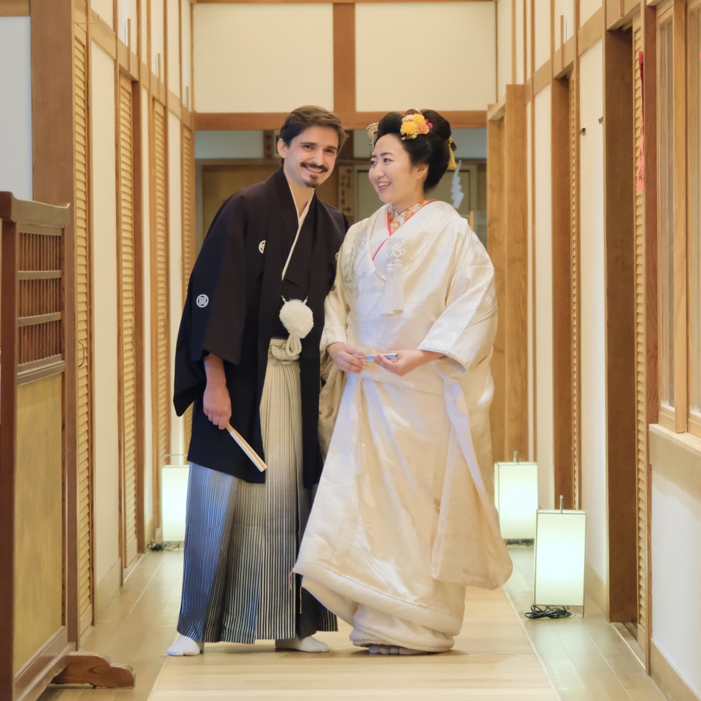 戸隠神社で結婚式の白無垢の花嫁と新郎
