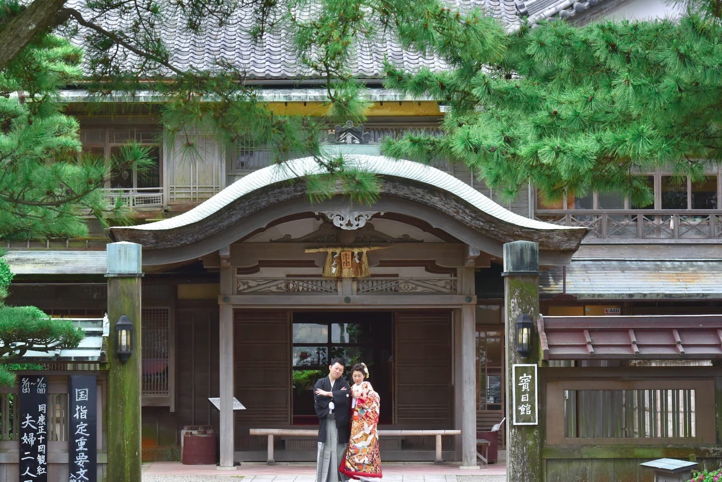 二見興玉神社で結婚式の新郎と花嫁さん