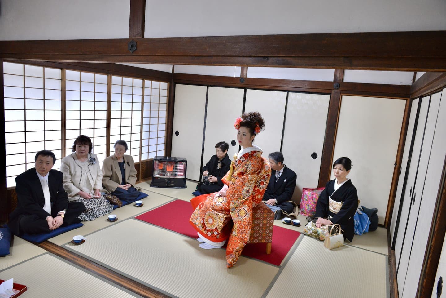 豊国神社で結婚式の新郎と花嫁