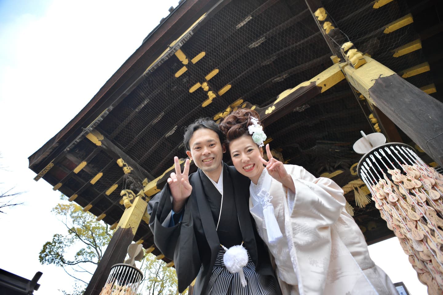 豊国神社で結婚式の新郎と花嫁