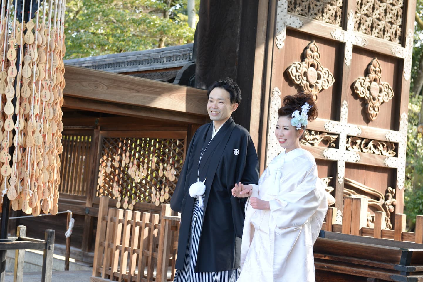 豊国神社で結婚式の新郎と花嫁