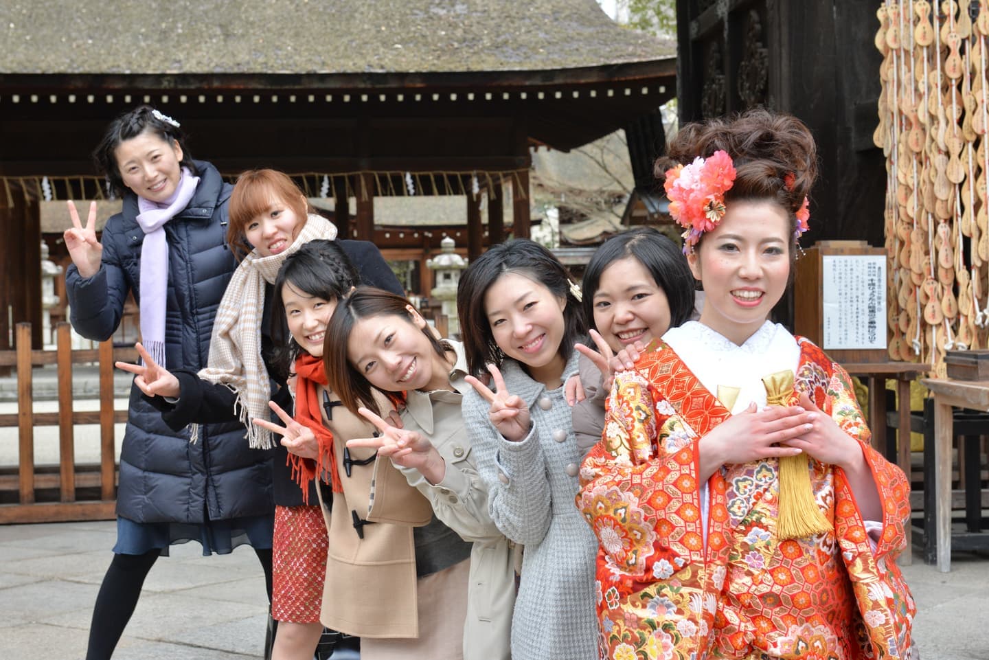 豊国神社で結婚式の新郎と花嫁
