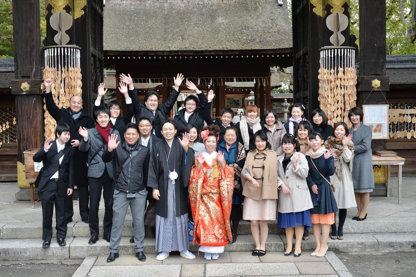 豊国神社で結婚式の新郎と花嫁