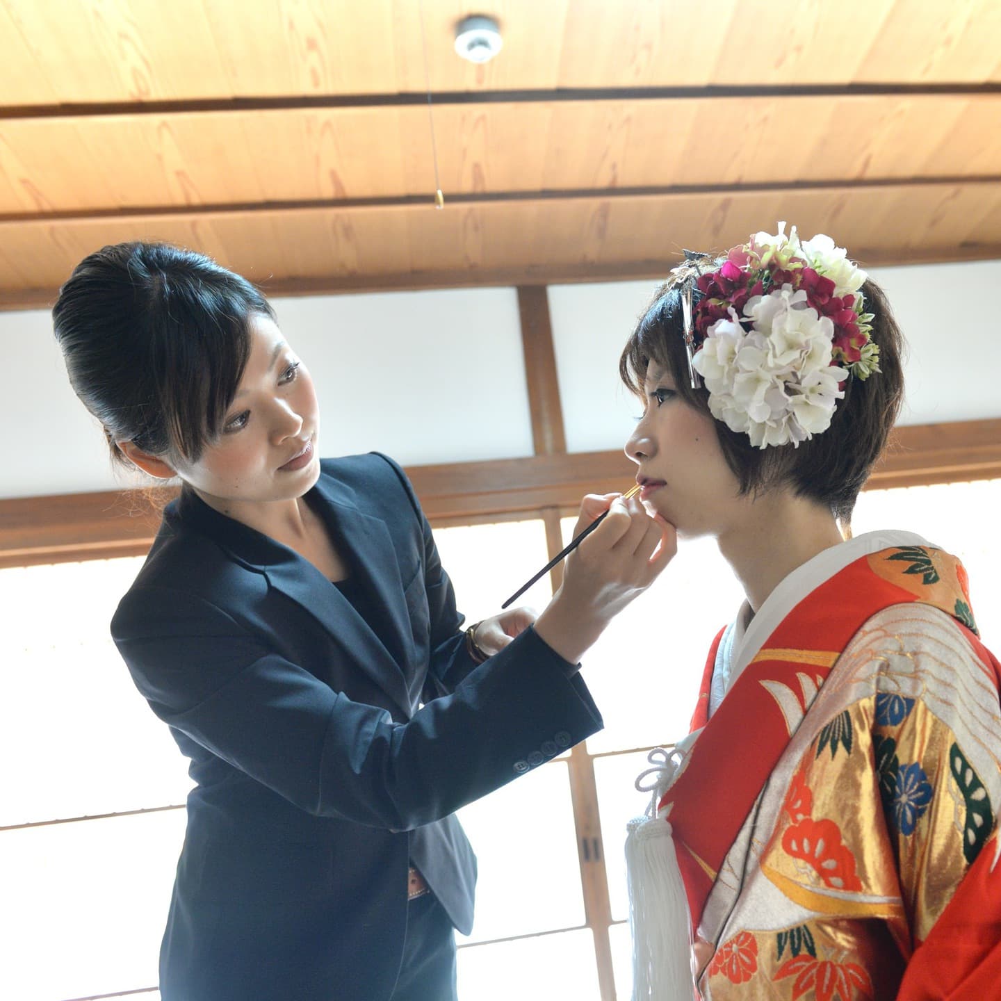 田村神社で結婚式の新郎と綿帽子の花嫁