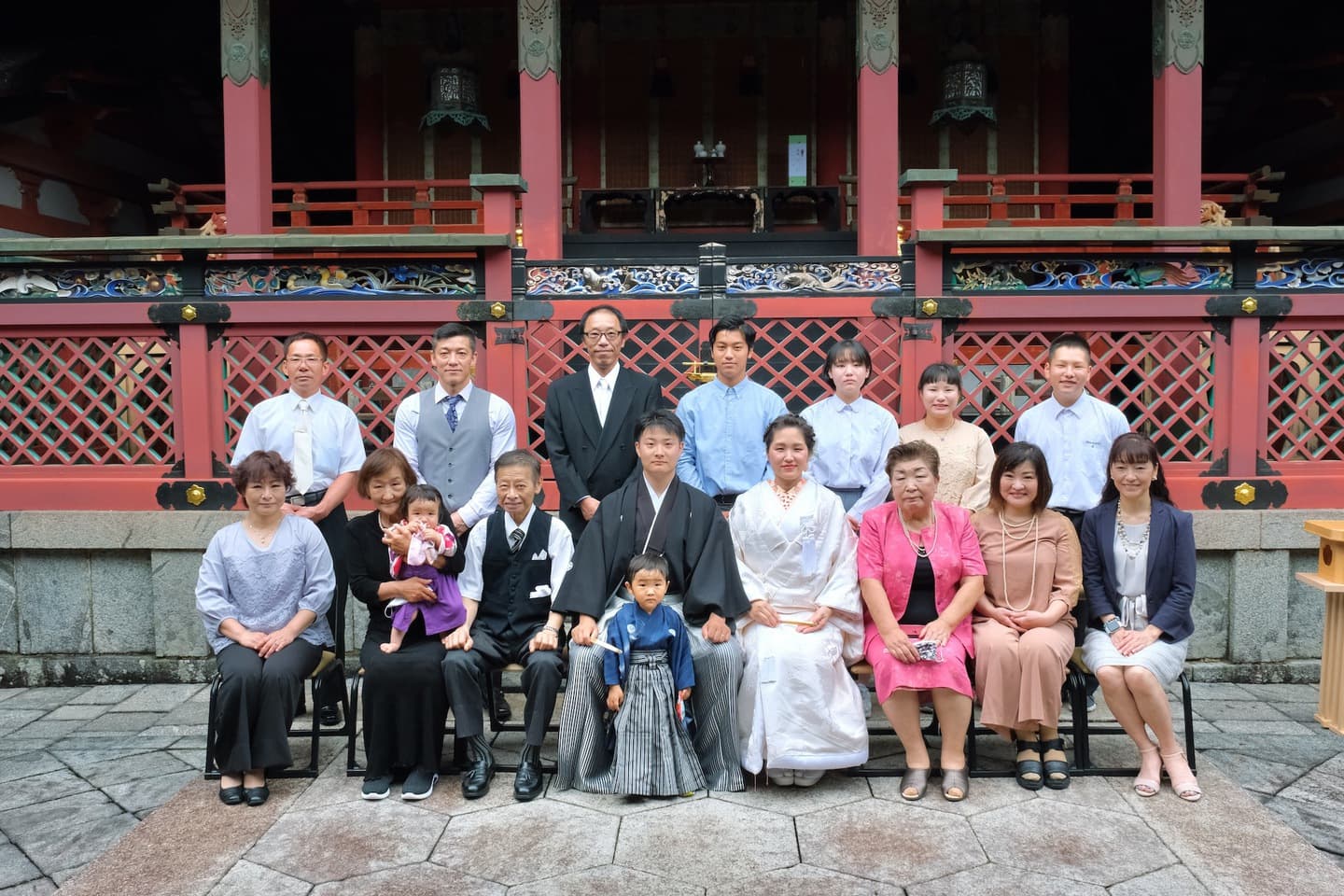 談山神社で結婚式の花嫁さんと新郎