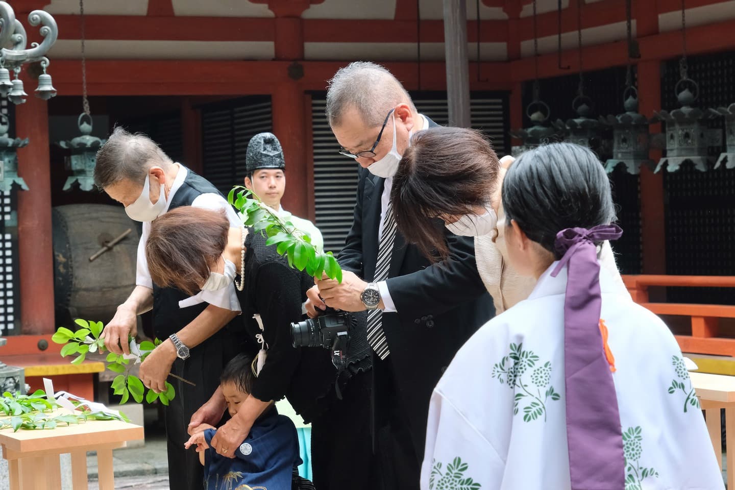 談山神社で結婚式の花嫁さんと新郎