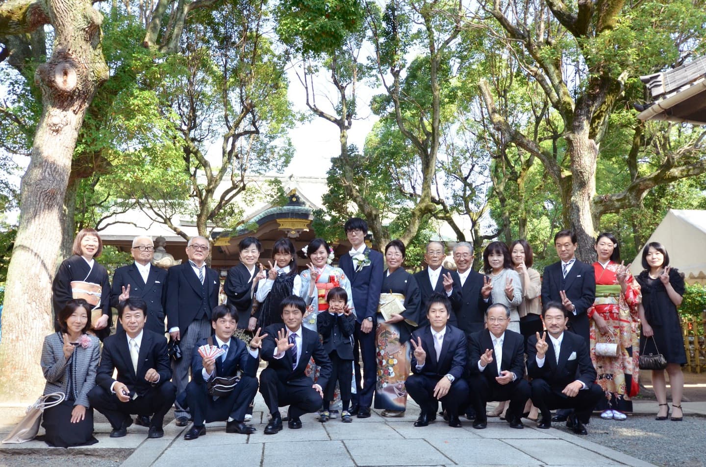 高津宮で結婚式の新郎と綿帽子の花嫁