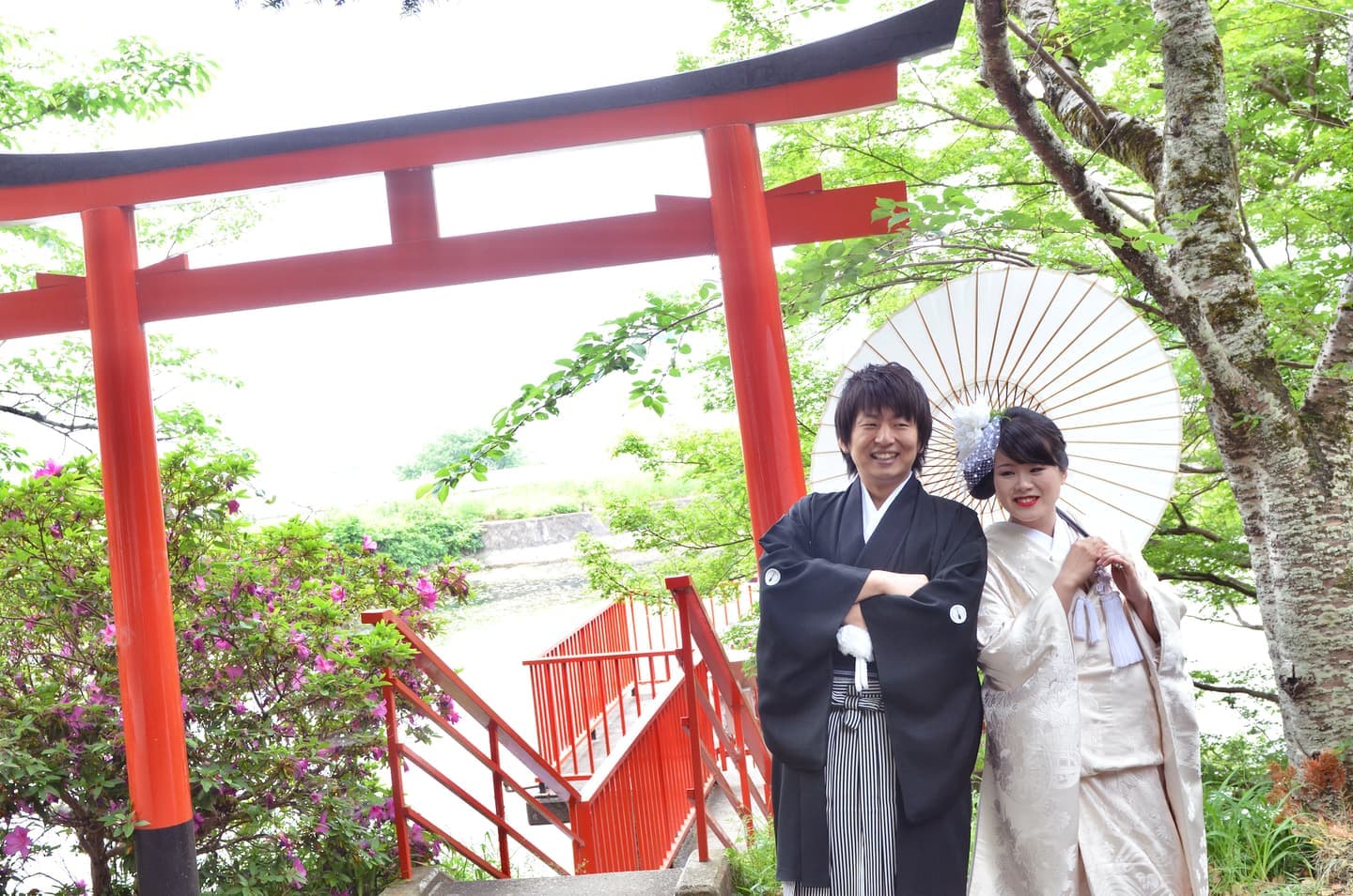 出雲大神宮で結婚式の新郎と花嫁