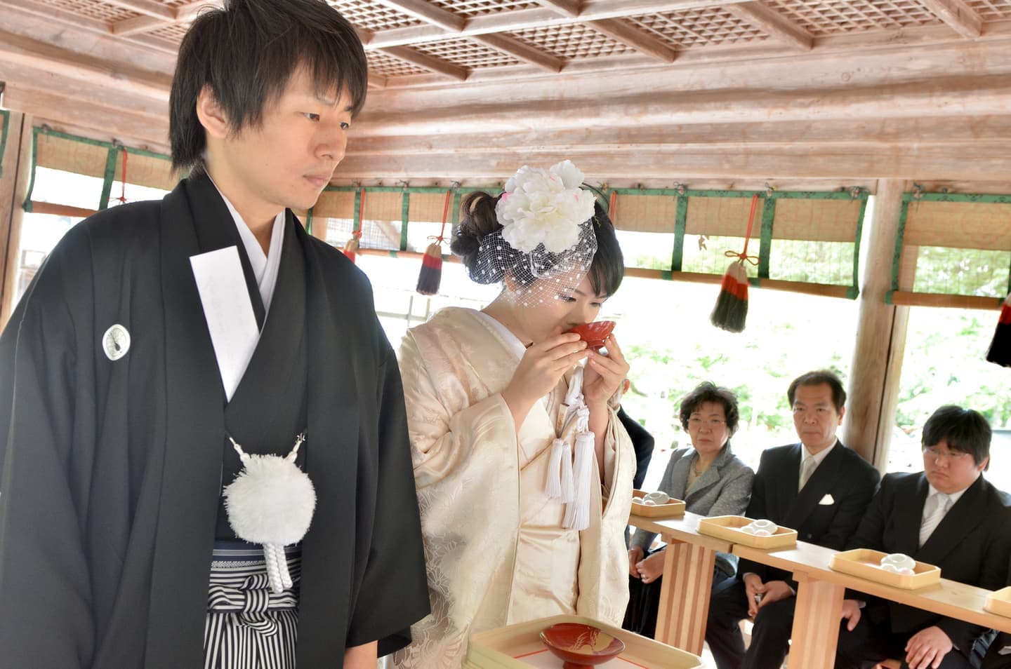 出雲大神宮で結婚式の新郎と花嫁