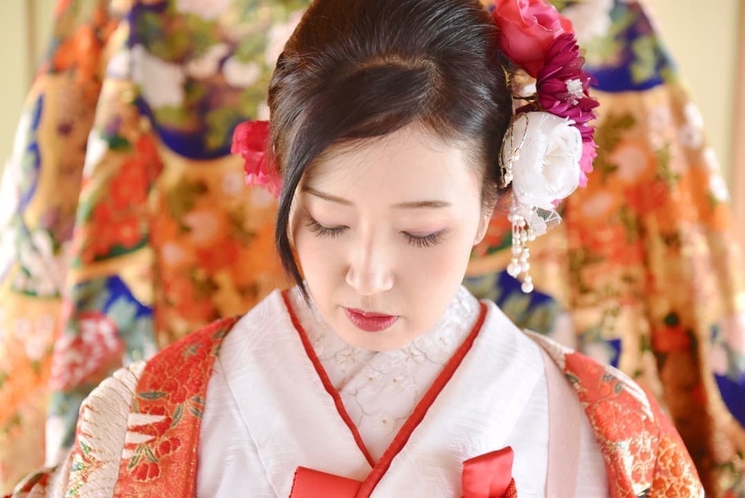 大神神社で色打掛の結婚式写真