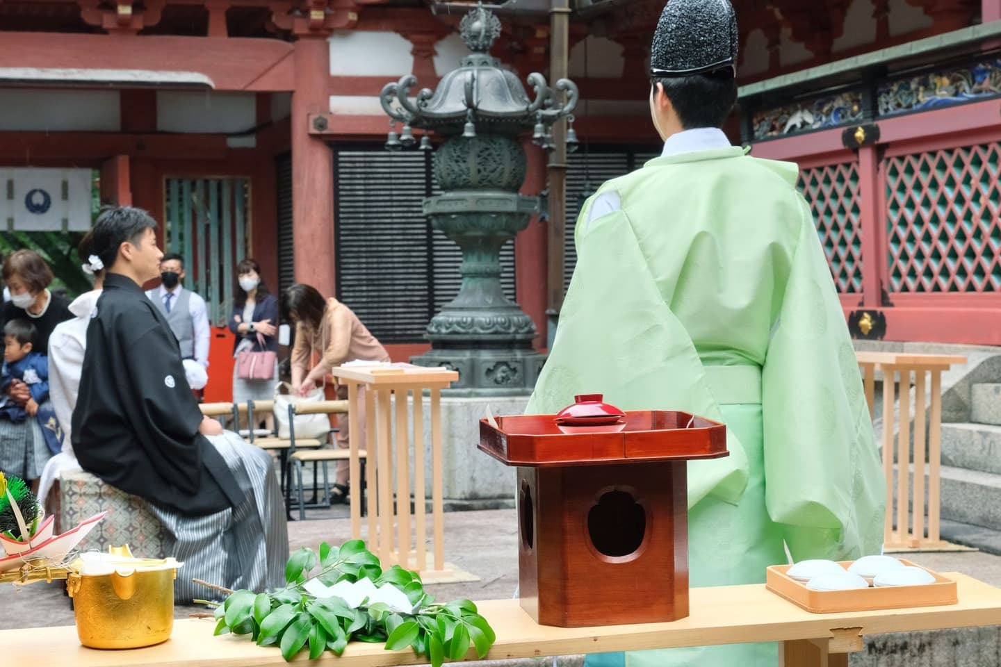 談山神社で結婚式の花嫁さんと新郎