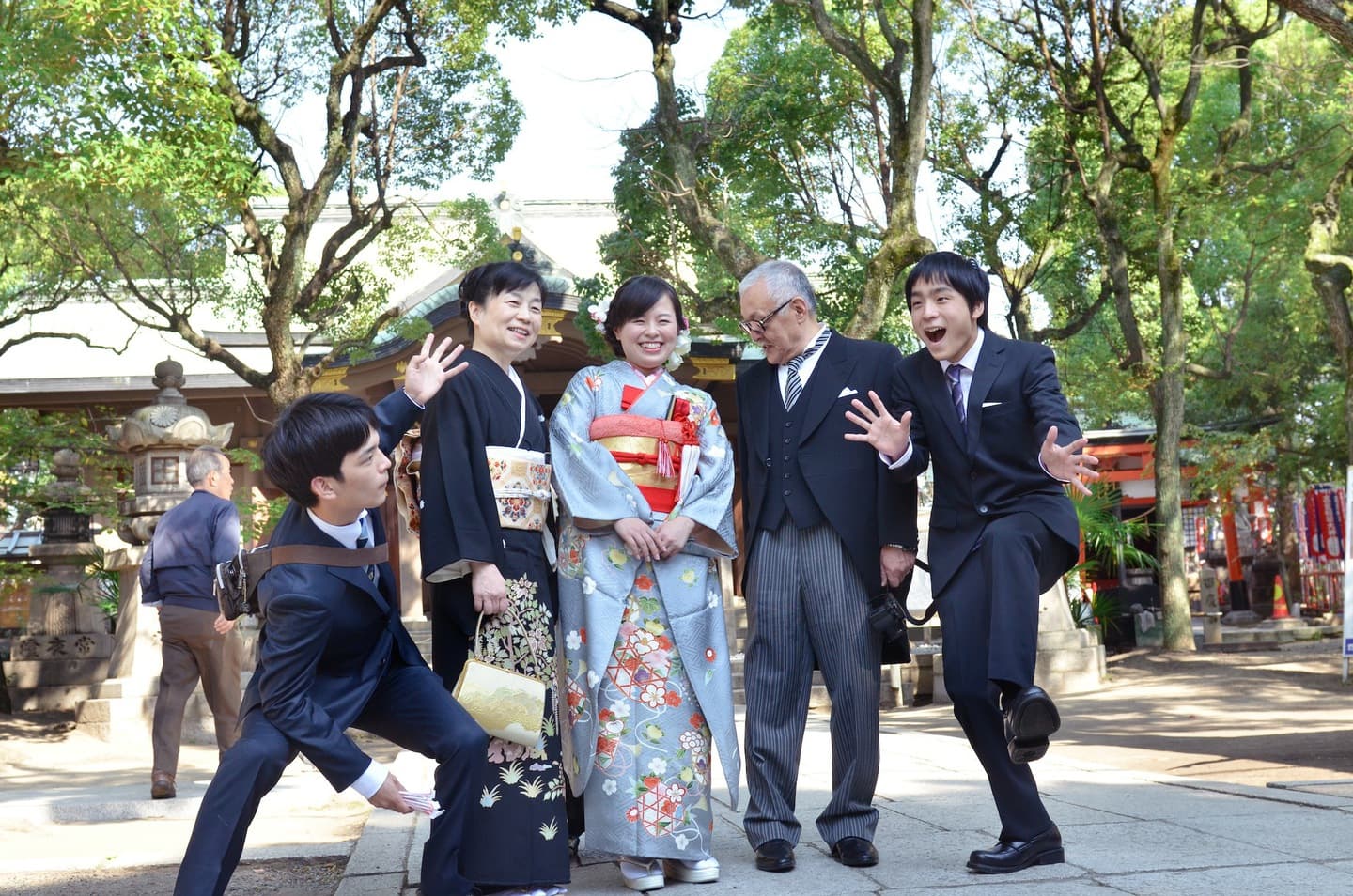 高津宮で結婚式の新郎と綿帽子の花嫁