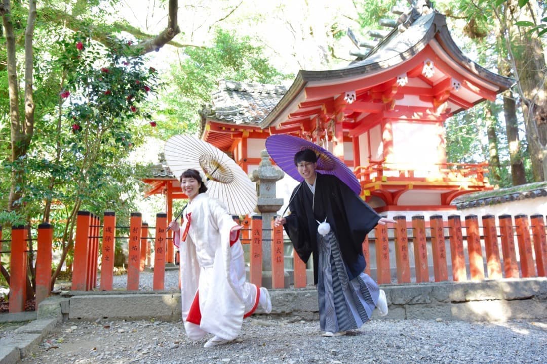 熊野速玉大社で結婚式の新郎と花嫁