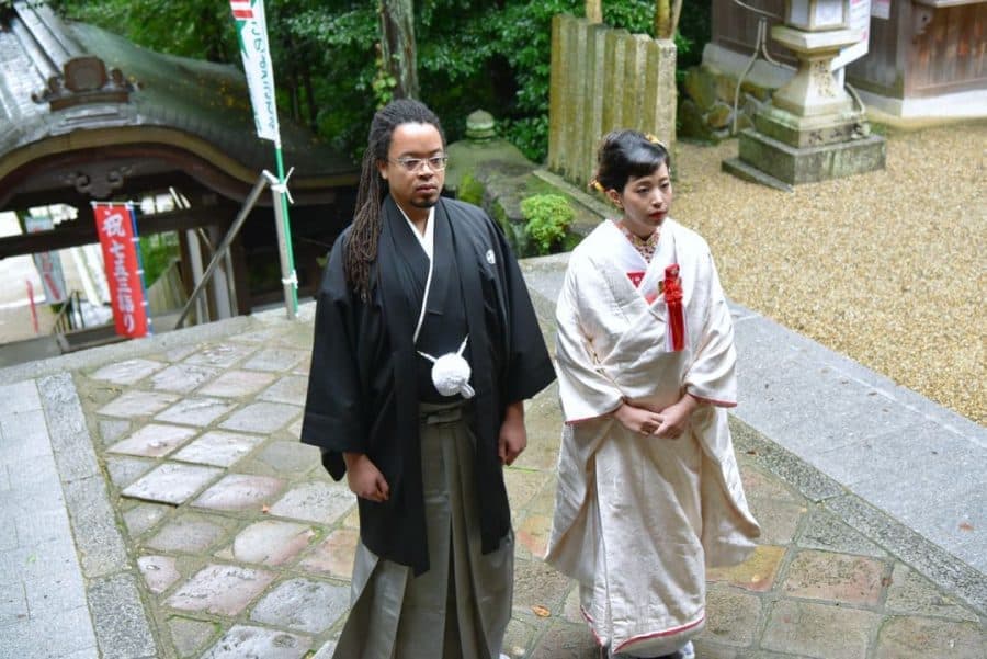 往馬大社で白無垢で結婚式の花嫁